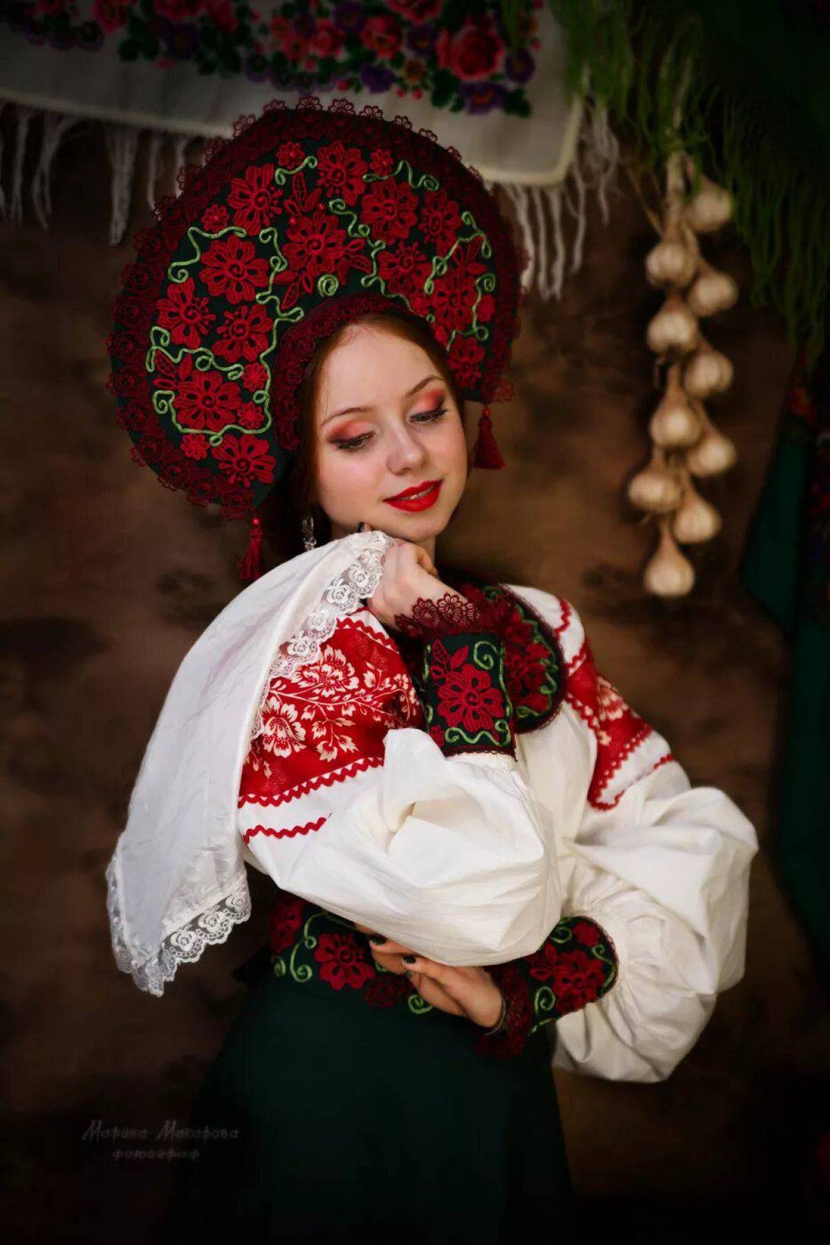 Women in Slavic costumes underwear in Mira Bhayandar