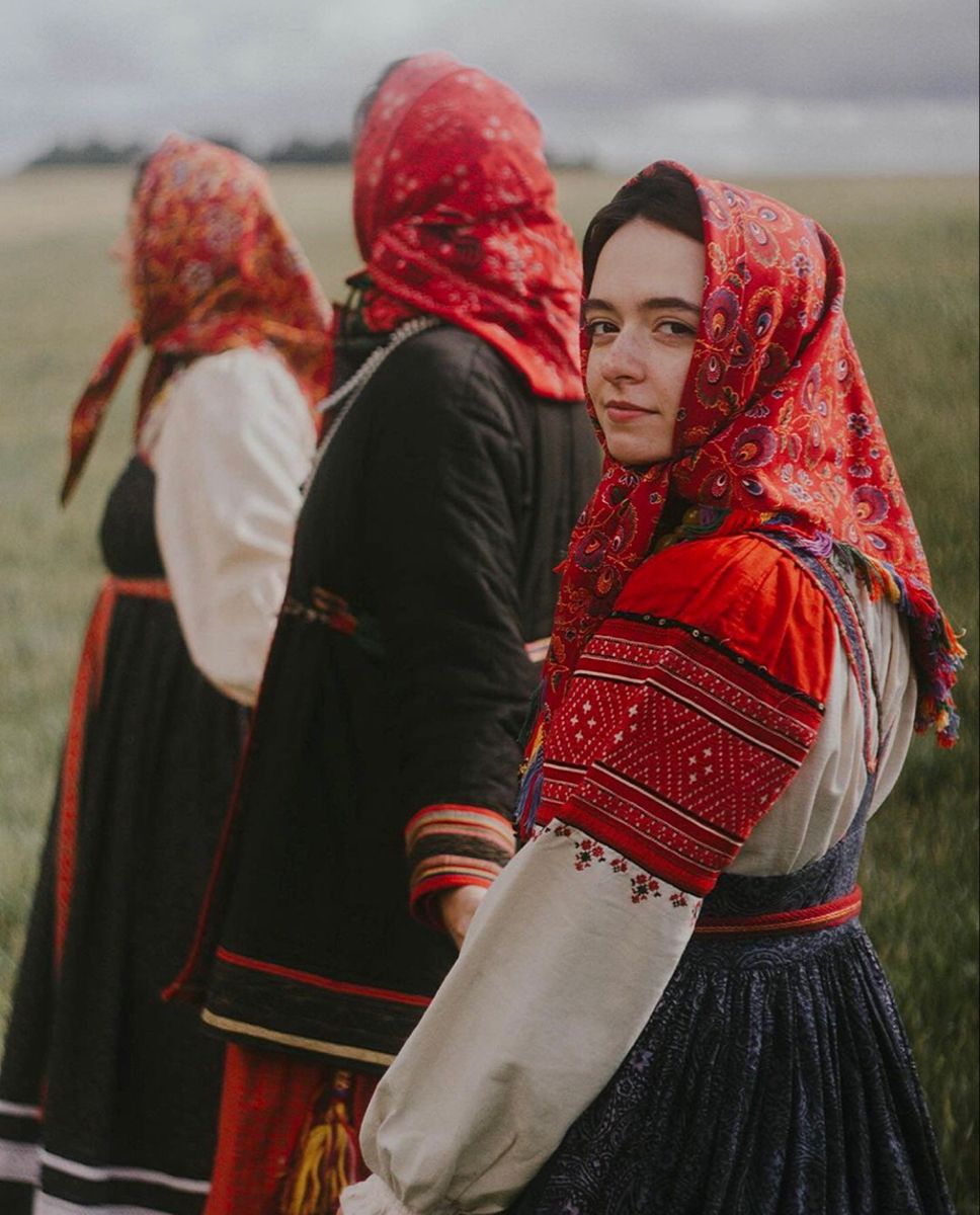 Women in Slavic costumes in Mira Bhayandar