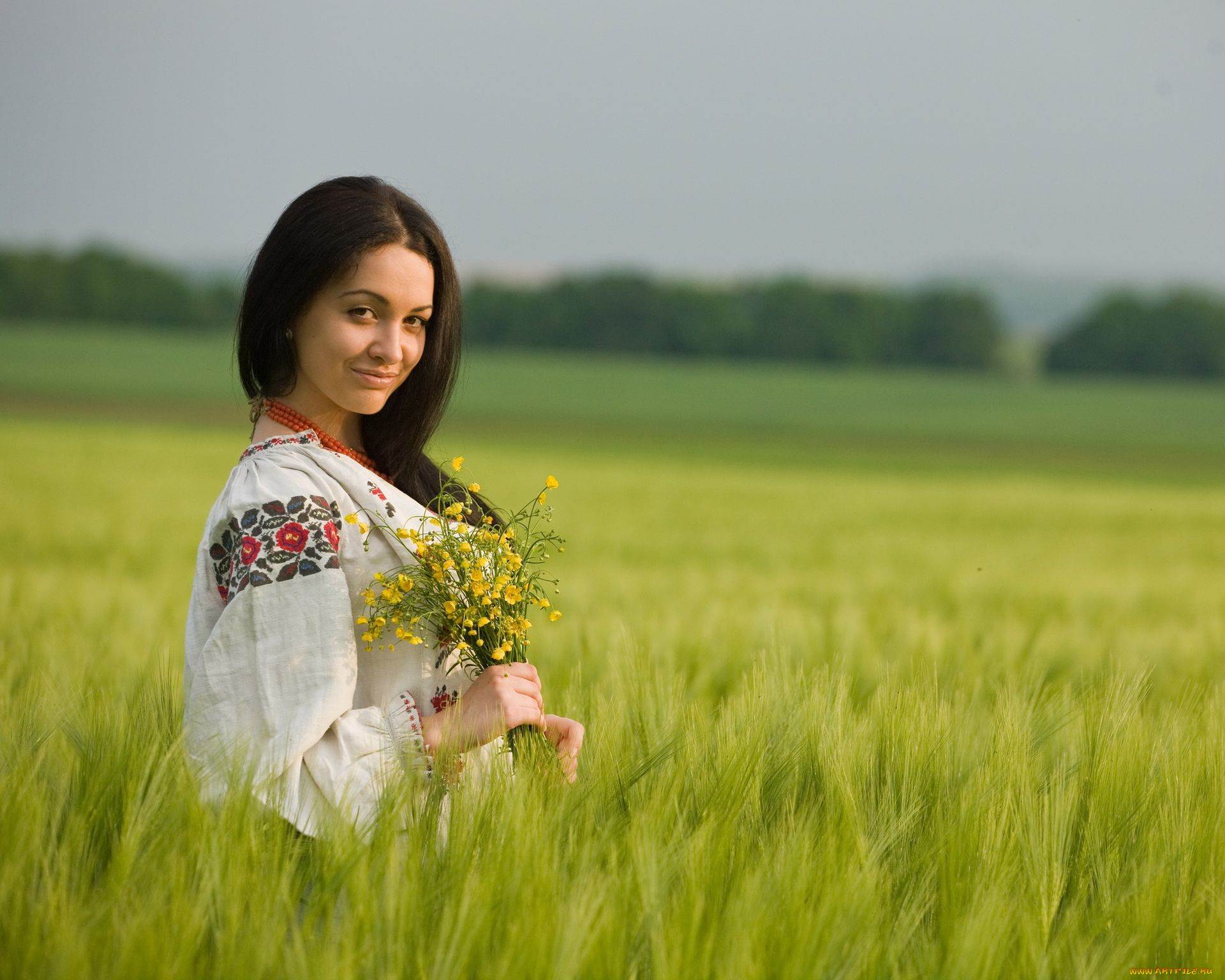 Women in Slavic costumes in Mira Bhayandar