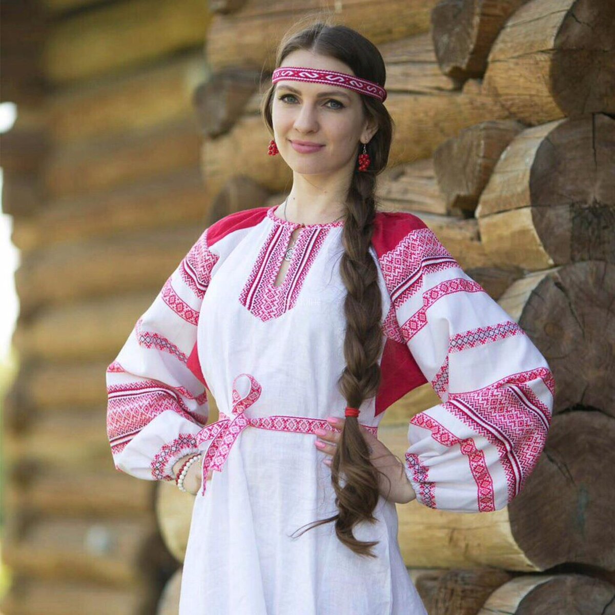 Girls in Slavic costumes in Mira Bhayandar