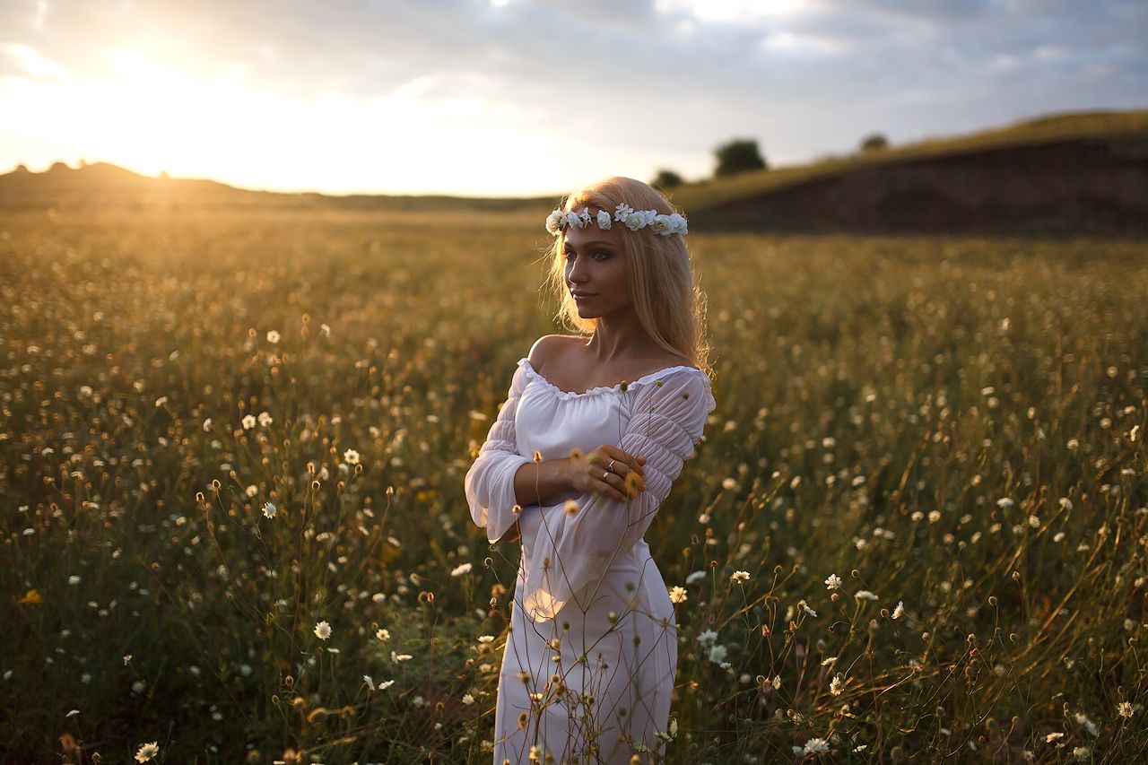 Girls in Slavic costumes in Mira Bhayandar