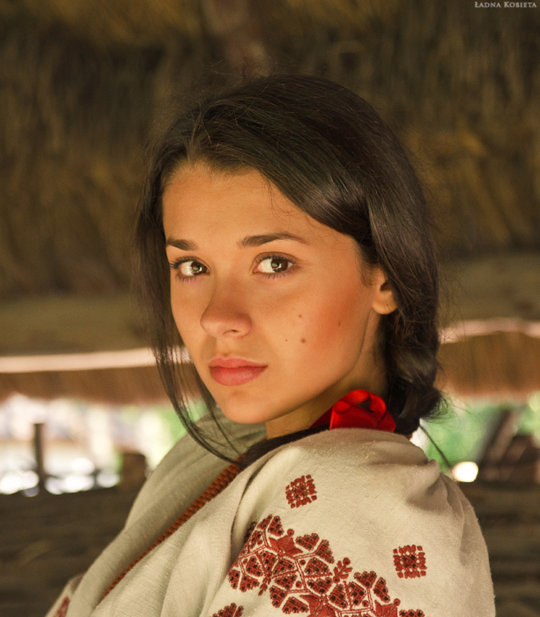 Girls in Slavic costumes in Mira Bhayandar
