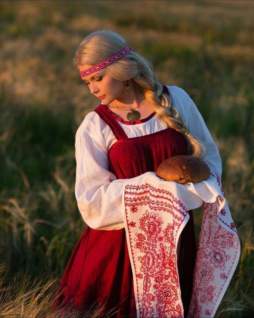 Girls in Slavic costumes in Mira Bhayandar