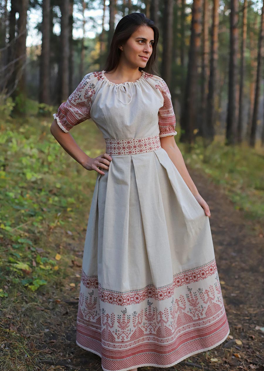 Girls in Slavic costumes in Mira Bhayandar