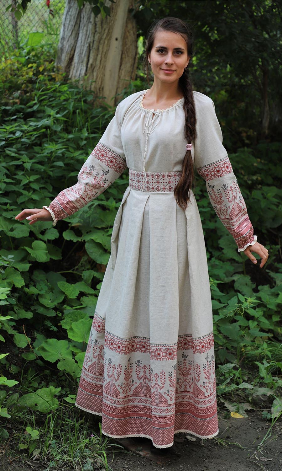 Girls in Slavic costumes in Mira Bhayandar