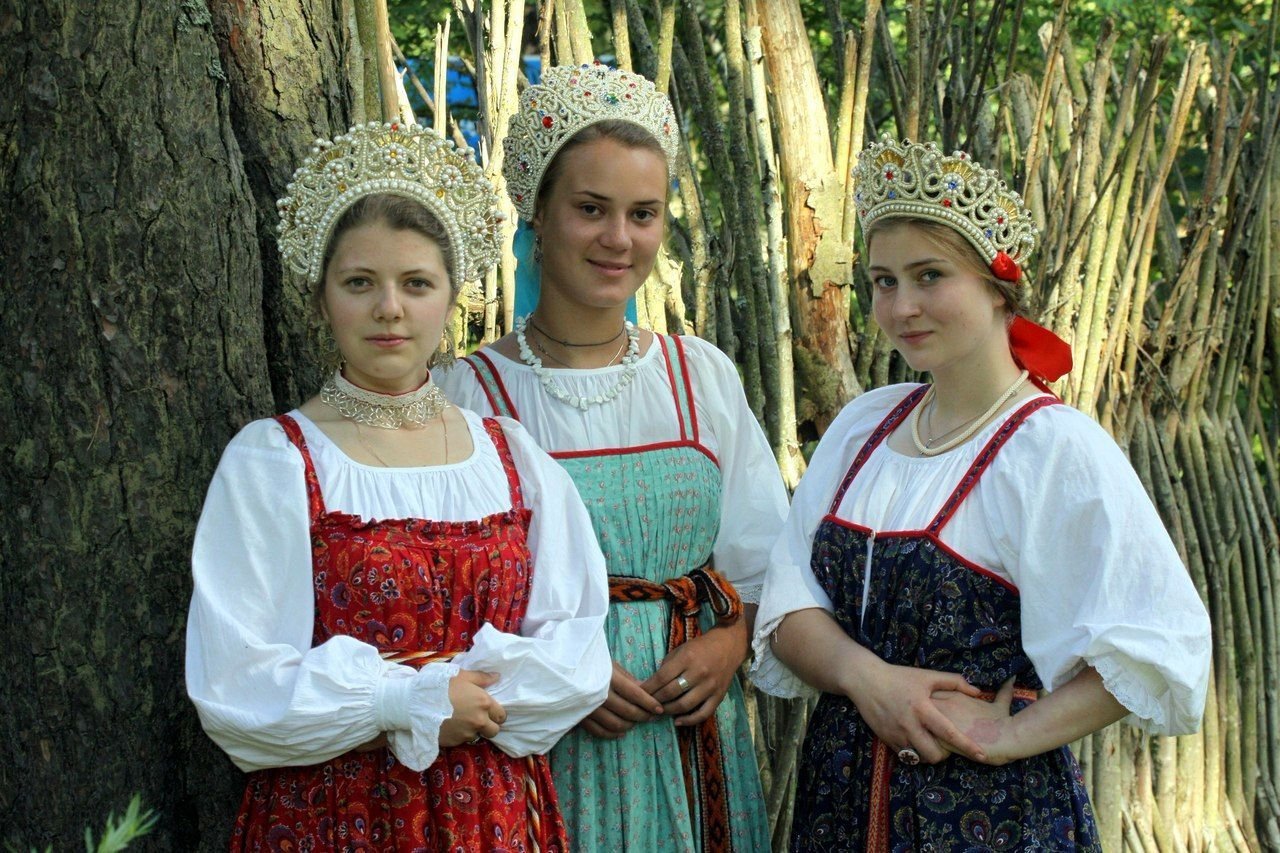 Sexy model Girls in Slavic costumes in Mira Bhayandar