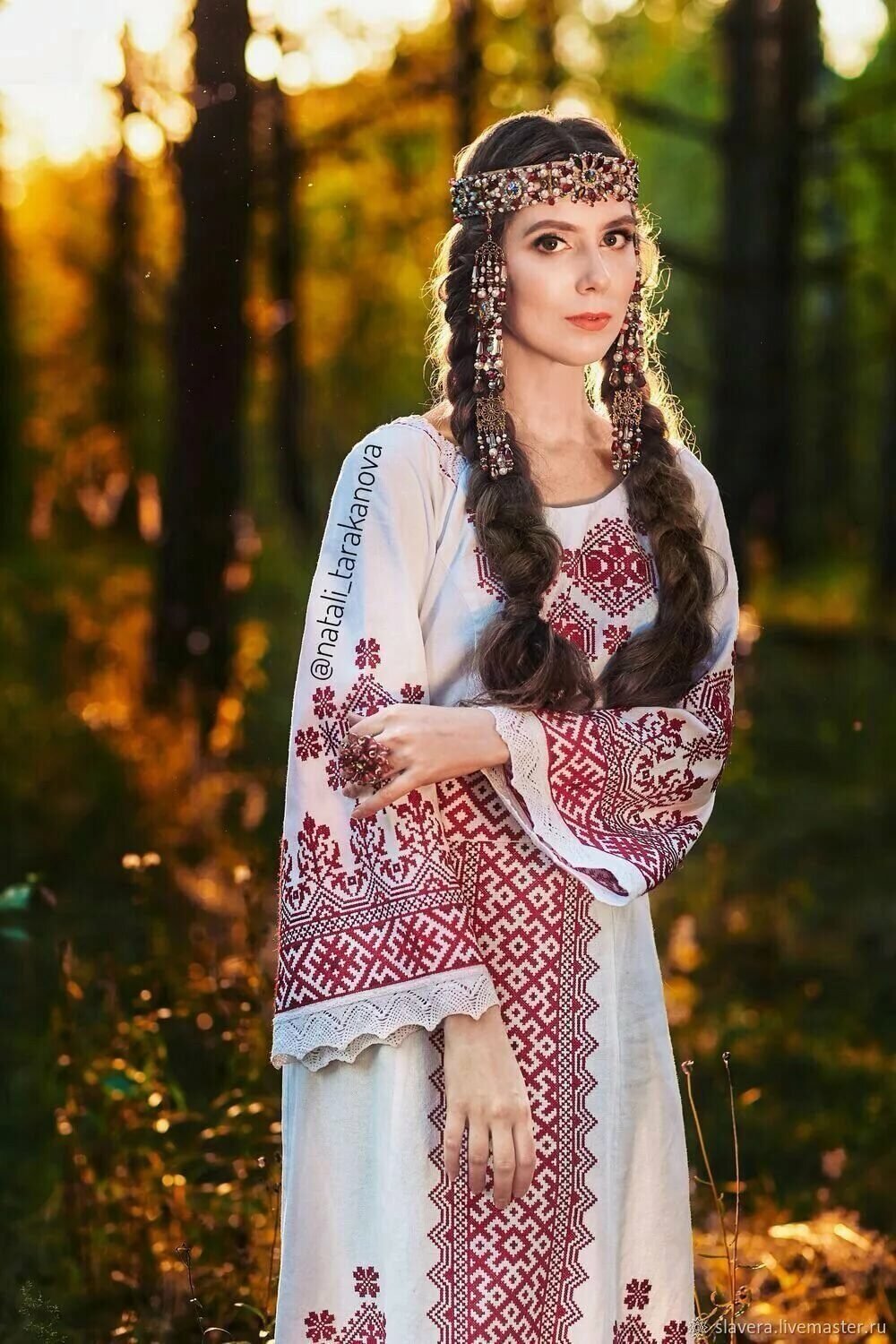 Girls in Slavic costumes in Mira Bhayandar